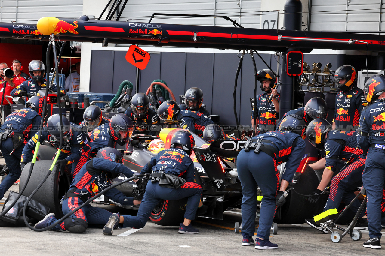 GP AUSTRIA, Max Verstappen (NLD) Red Bull Racing RB19 makes a pit stop.

02.07.2023. Formula 1 World Championship, Rd 10, Austrian Grand Prix, Spielberg, Austria, Gara Day.

- www.xpbimages.com, EMail: requests@xpbimages.com © Copyright: Moy / XPB Images