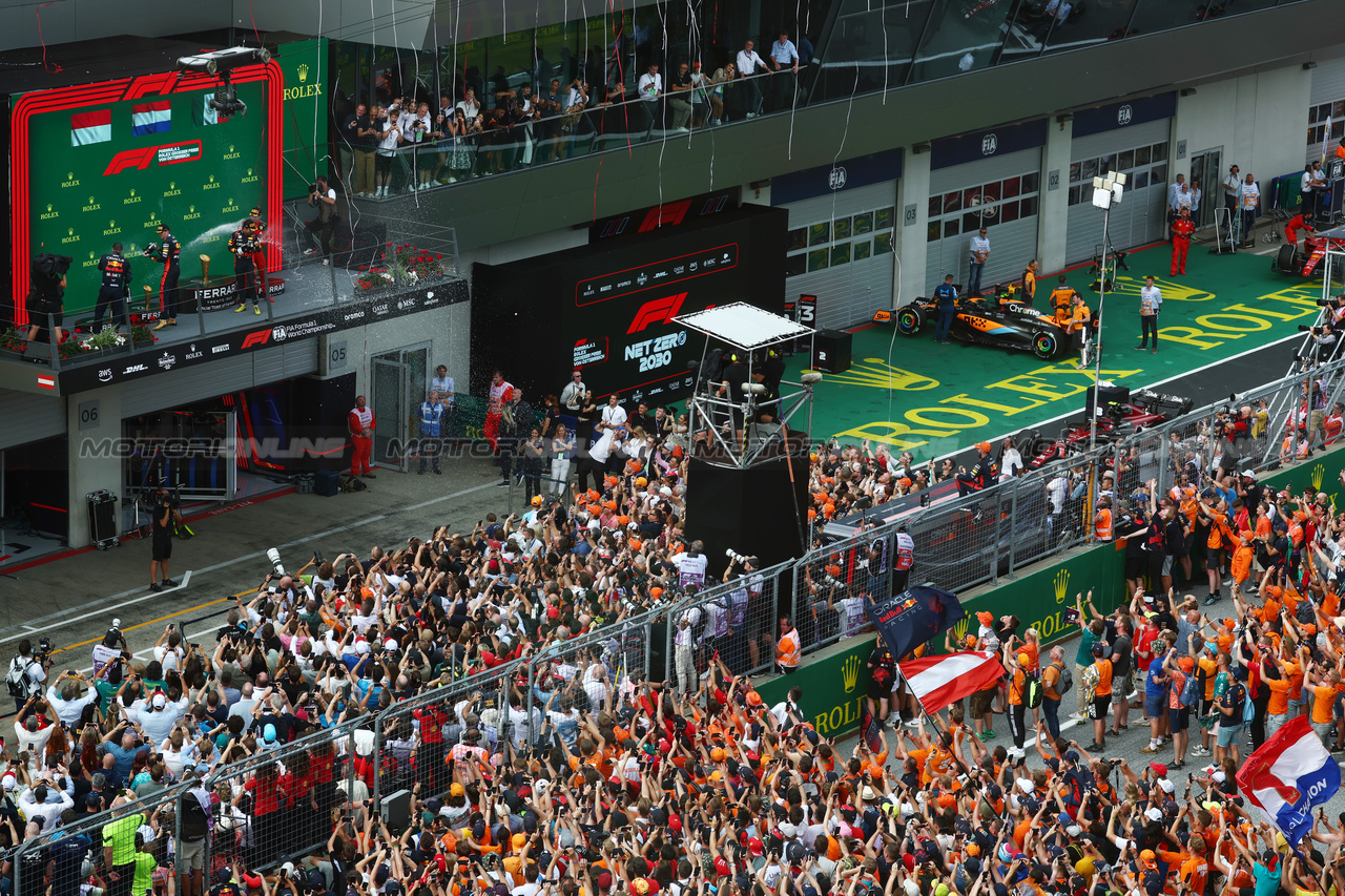 GP AUSTRIA, The podium (L to R): Charles Leclerc (MON) Ferrari, second; Max Verstappen (NLD) Red Bull Racing, vincitore; Sergio Perez (MEX) Red Bull Racing, third.

02.07.2023. Formula 1 World Championship, Rd 10, Austrian Grand Prix, Spielberg, Austria, Gara Day.

 - www.xpbimages.com, EMail: requests@xpbimages.com © Copyright: Coates / XPB Images