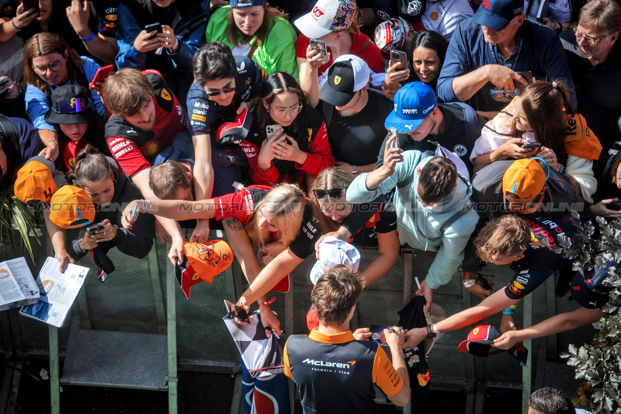 GP AUSTRIA, Oscar Piastri (AUS) McLaren with fans.

02.07.2023. Formula 1 World Championship, Rd 10, Austrian Grand Prix, Spielberg, Austria, Gara Day.

- www.xpbimages.com, EMail: requests@xpbimages.com © Copyright: Bearne / XPB Images