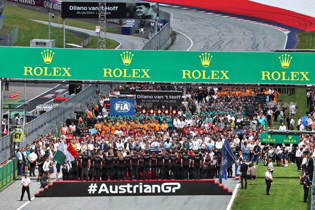 GP AUSTRIA, The grid pays respects to Dilano van 't Hoff.

02.07.2023. Formula 1 World Championship, Rd 10, Austrian Grand Prix, Spielberg, Austria, Gara Day.

- www.xpbimages.com, EMail: requests@xpbimages.com © Copyright: Moy / XPB Images