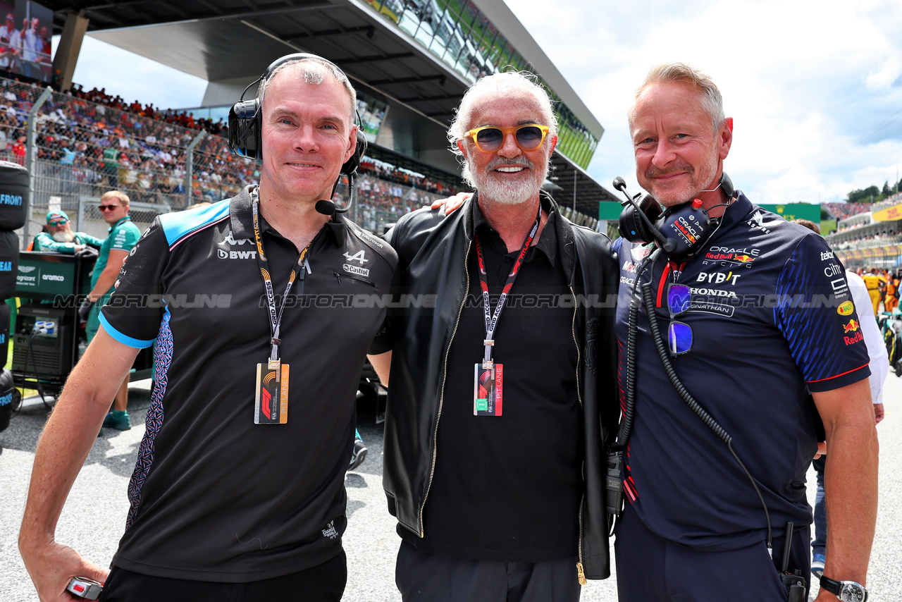 GP AUSTRIA, (L to R): Alan Permane (GBR) Alpine F1 Team Trackside Operations Director with Flavio Briatore (ITA) e Jonathan Wheatley (GBR) Red Bull Racing Team Manager on the grid.

02.07.2023. Formula 1 World Championship, Rd 10, Austrian Grand Prix, Spielberg, Austria, Gara Day.

- www.xpbimages.com, EMail: requests@xpbimages.com © Copyright: Moy / XPB Images