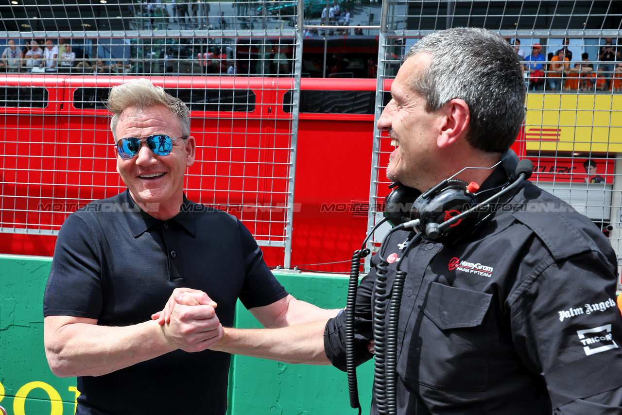GP AUSTRIA, (L to R): Gordon Ramsey (GBR) Celebrity Chef with Guenther Steiner (ITA) Haas F1 Team Prinicipal on the grid.

02.07.2023. Formula 1 World Championship, Rd 10, Austrian Grand Prix, Spielberg, Austria, Gara Day.

- www.xpbimages.com, EMail: requests@xpbimages.com © Copyright: Moy / XPB Images
