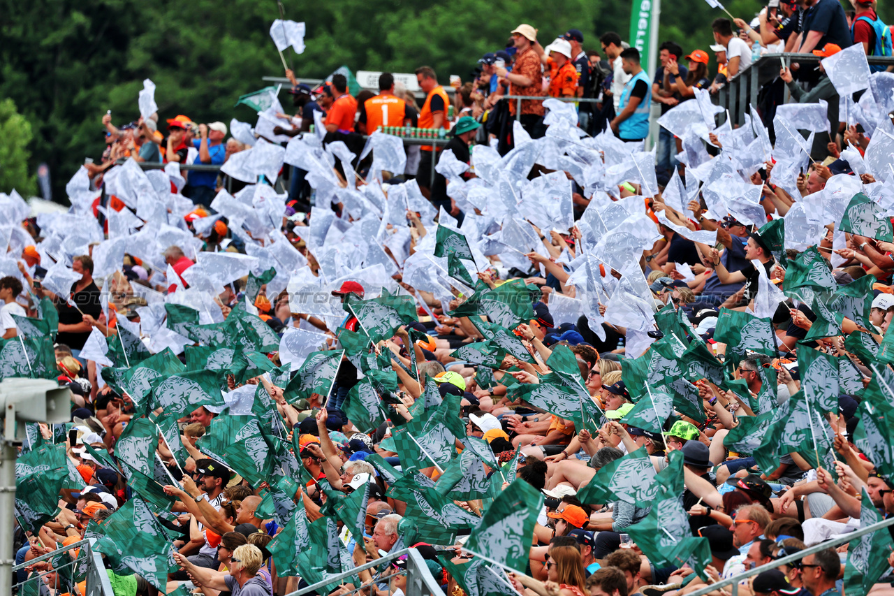 GP AUSTRIA, Circuit Atmosfera - fans in the grandstand.

02.07.2023. Formula 1 World Championship, Rd 10, Austrian Grand Prix, Spielberg, Austria, Gara Day.

- www.xpbimages.com, EMail: requests@xpbimages.com © Copyright: Moy / XPB Images