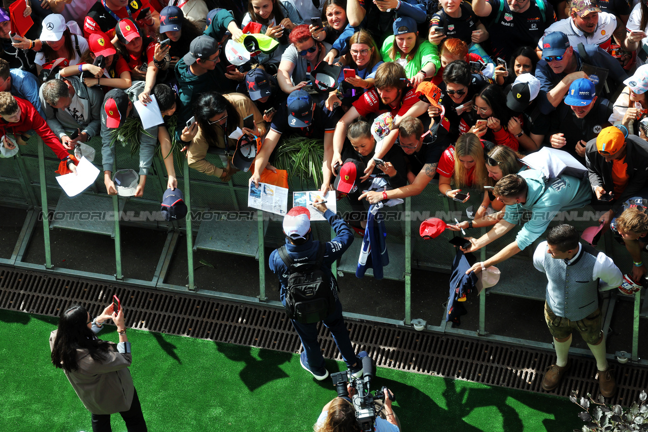 GP AUSTRIA, Nyck de Vries (NLD) AlphaTauri with fans.

02.07.2023. Formula 1 World Championship, Rd 10, Austrian Grand Prix, Spielberg, Austria, Gara Day.

- www.xpbimages.com, EMail: requests@xpbimages.com © Copyright: Moy / XPB Images