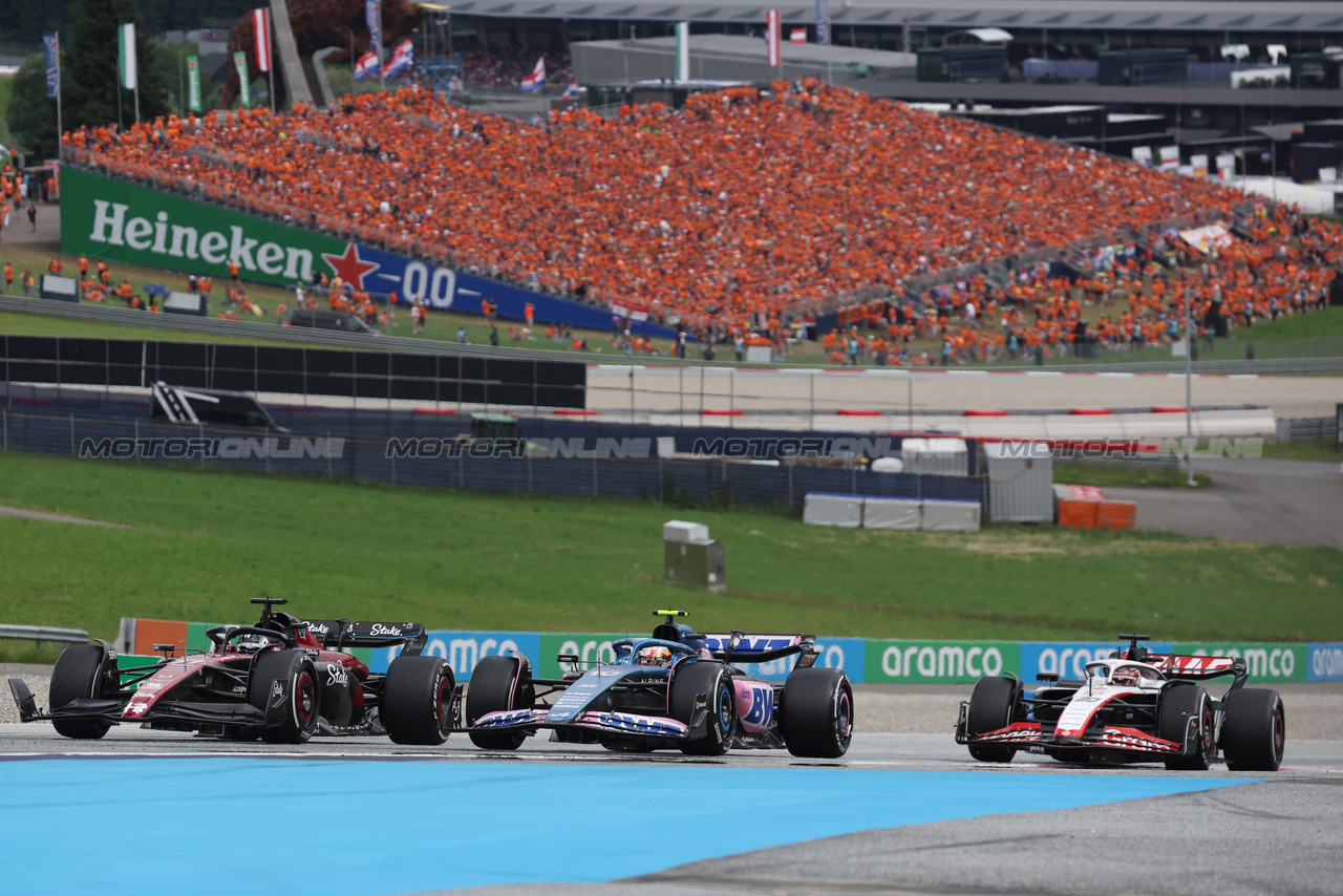 GP AUSTRIA, (L to R): Valtteri Bottas (FIN) Alfa Romeo F1 Team C43, Pierre Gasly (FRA) Alpine F1 Team A523, e Kevin Magnussen (DEN) Haas VF-23 nfp.

02.07.2023. Formula 1 World Championship, Rd 10, Austrian Grand Prix, Spielberg, Austria, Gara Day.

- www.xpbimages.com, EMail: requests@xpbimages.com © Copyright: Bearne / XPB Images