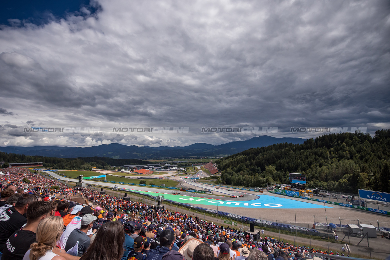 GP AUSTRIA, Max Verstappen (NLD) Red Bull Racing RB19.

02.07.2023. Formula 1 World Championship, Rd 10, Austrian Grand Prix, Spielberg, Austria, Gara Day.

- www.xpbimages.com, EMail: requests@xpbimages.com © Copyright: Bearne / XPB Images
