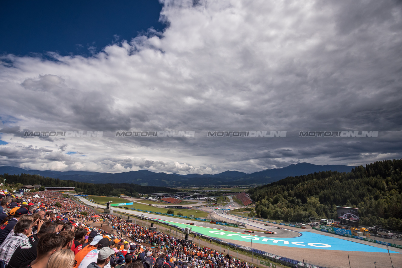 GP AUSTRIA, Max Verstappen (NLD) Red Bull Racing RB19.

02.07.2023. Formula 1 World Championship, Rd 10, Austrian Grand Prix, Spielberg, Austria, Gara Day.

- www.xpbimages.com, EMail: requests@xpbimages.com © Copyright: Bearne / XPB Images