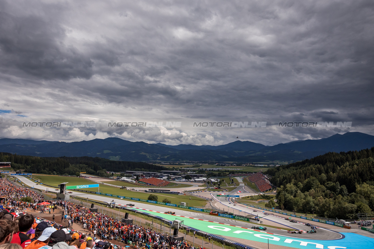 GP AUSTRIA, Lewis Hamilton (GBR) Mercedes AMG F1 W14.

02.07.2023. Formula 1 World Championship, Rd 10, Austrian Grand Prix, Spielberg, Austria, Gara Day.

- www.xpbimages.com, EMail: requests@xpbimages.com © Copyright: Bearne / XPB Images