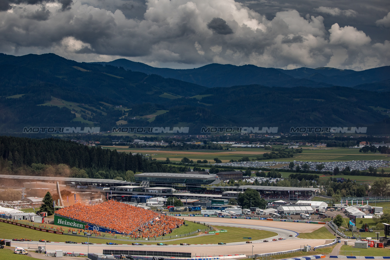 GP AUSTRIA, Max Verstappen (NLD) Red Bull Racing RB19 davanti a at the partenza of the race.

02.07.2023. Formula 1 World Championship, Rd 10, Austrian Grand Prix, Spielberg, Austria, Gara Day.

- www.xpbimages.com, EMail: requests@xpbimages.com © Copyright: Bearne / XPB Images