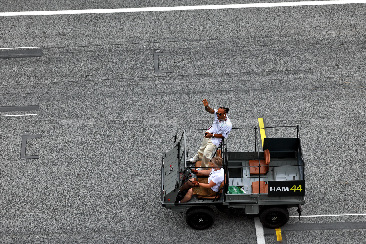 GP AUSTRIA, Lewis Hamilton (GBR) Mercedes AMG F1 on the drivers' parade.

02.07.2023. Formula 1 World Championship, Rd 10, Austrian Grand Prix, Spielberg, Austria, Gara Day.

 - www.xpbimages.com, EMail: requests@xpbimages.com © Copyright: Coates / XPB Images