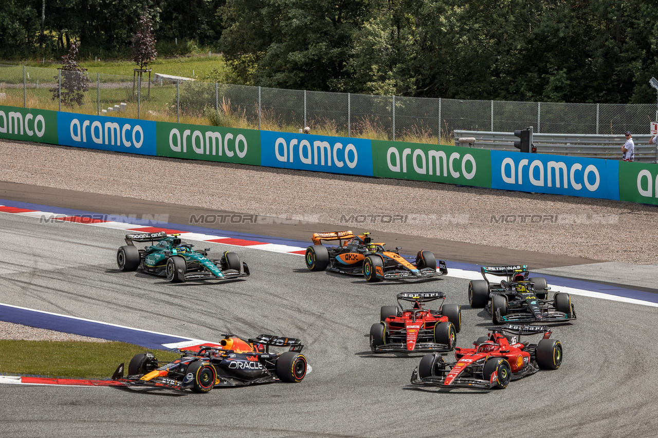 GP AUSTRIA, Max Verstappen (NLD) Red Bull Racing RB19 davanti a at the partenza of the race.

02.07.2023. Formula 1 World Championship, Rd 10, Austrian Grand Prix, Spielberg, Austria, Gara Day.

- www.xpbimages.com, EMail: requests@xpbimages.com © Copyright: Bearne / XPB Images