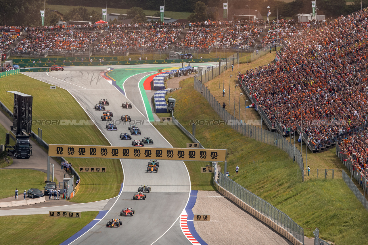 GP AUSTRIA, Max Verstappen (NLD) Red Bull Racing RB19 davanti a at the partenza of the race.

02.07.2023. Formula 1 World Championship, Rd 10, Austrian Grand Prix, Spielberg, Austria, Gara Day.

- www.xpbimages.com, EMail: requests@xpbimages.com © Copyright: Bearne / XPB Images