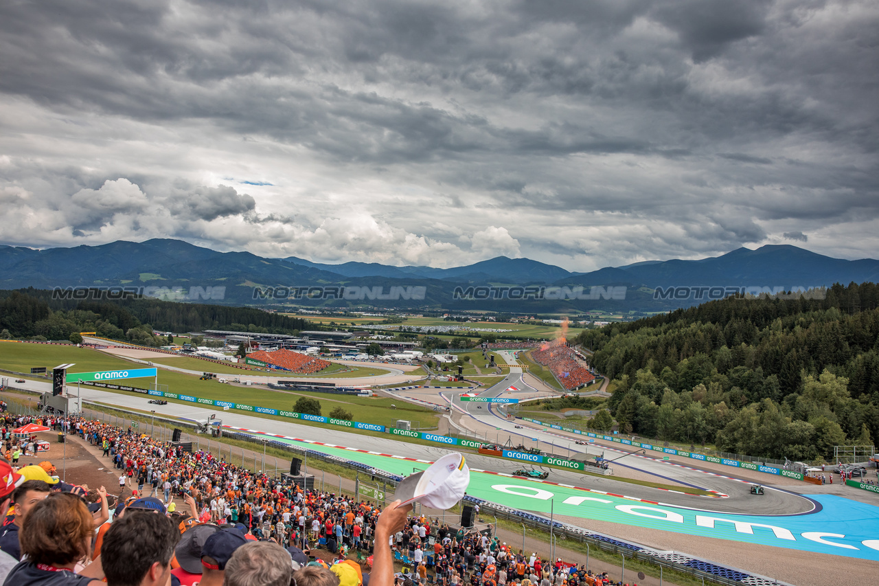 GP AUSTRIA, Lance Stroll (CDN) Aston Martin F1 Team AMR23.

02.07.2023. Formula 1 World Championship, Rd 10, Austrian Grand Prix, Spielberg, Austria, Gara Day.

- www.xpbimages.com, EMail: requests@xpbimages.com © Copyright: Bearne / XPB Images