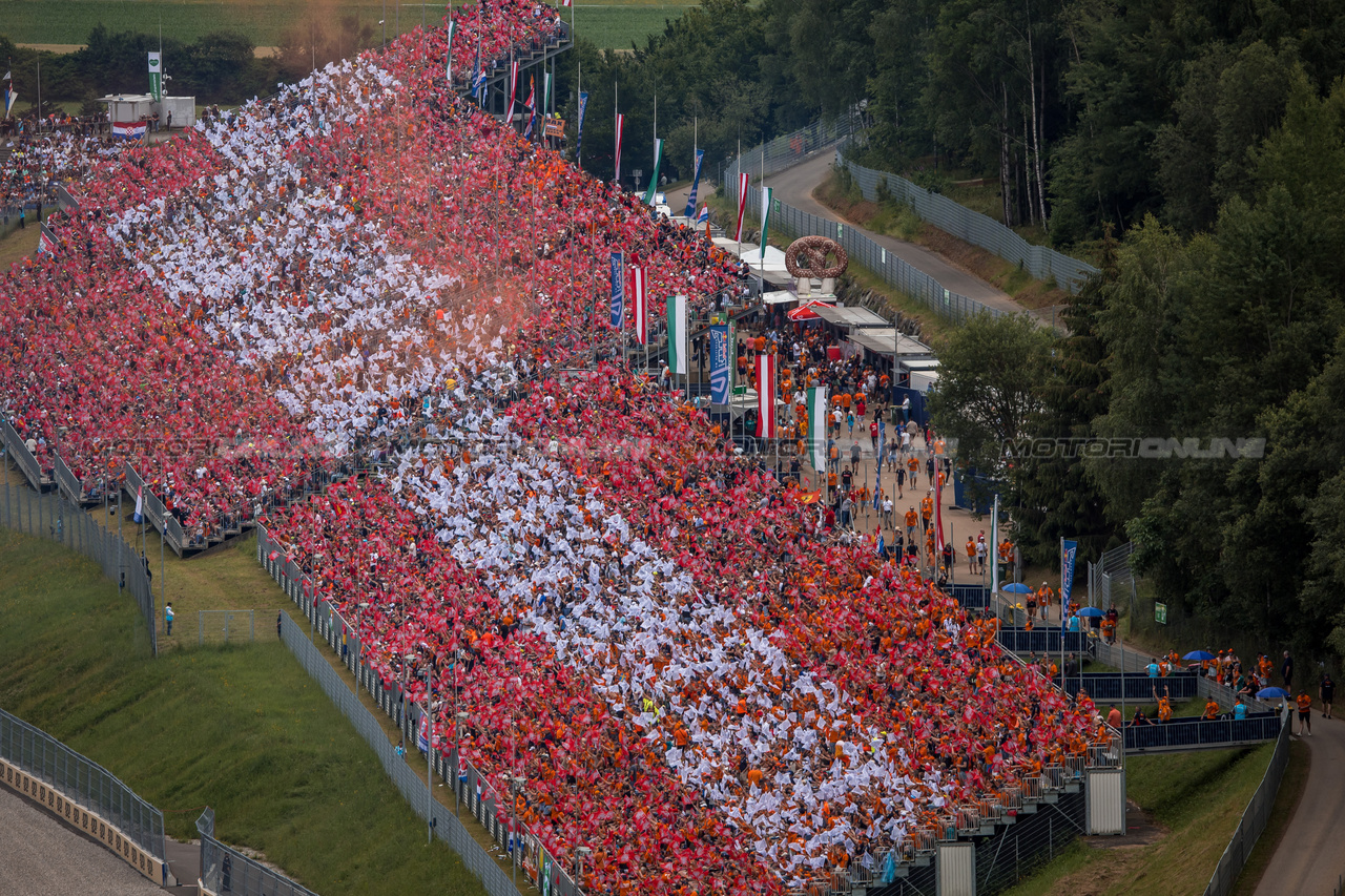 GP AUSTRIA, Circuit Atmosfera - fans in the grandstand.

02.07.2023. Formula 1 World Championship, Rd 10, Austrian Grand Prix, Spielberg, Austria, Gara Day.

- www.xpbimages.com, EMail: requests@xpbimages.com © Copyright: Bearne / XPB Images