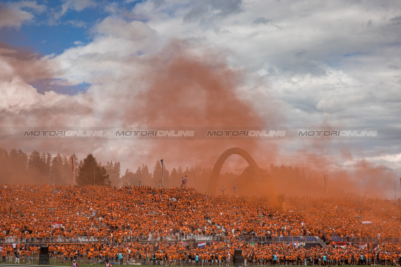 GP AUSTRIA, Circuit Atmosfera - fans in the grandstand.

02.07.2023. Formula 1 World Championship, Rd 10, Austrian Grand Prix, Spielberg, Austria, Gara Day.

- www.xpbimages.com, EMail: requests@xpbimages.com © Copyright: Bearne / XPB Images