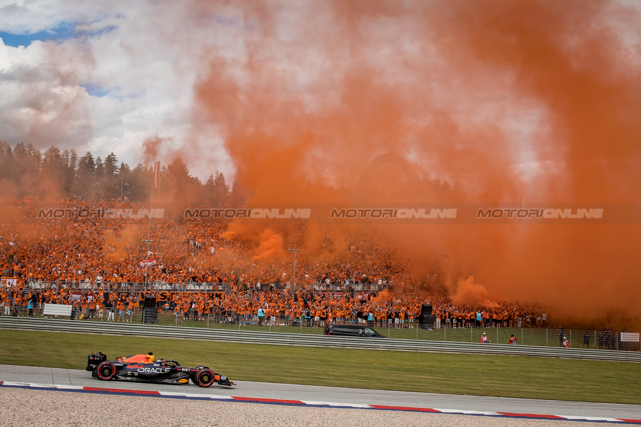 GP AUSTRIA, Gara winner Max Verstappen (NLD) Red Bull Racing RB19 at the end of the race.

02.07.2023. Formula 1 World Championship, Rd 10, Austrian Grand Prix, Spielberg, Austria, Gara Day.

- www.xpbimages.com, EMail: requests@xpbimages.com © Copyright: Bearne / XPB Images