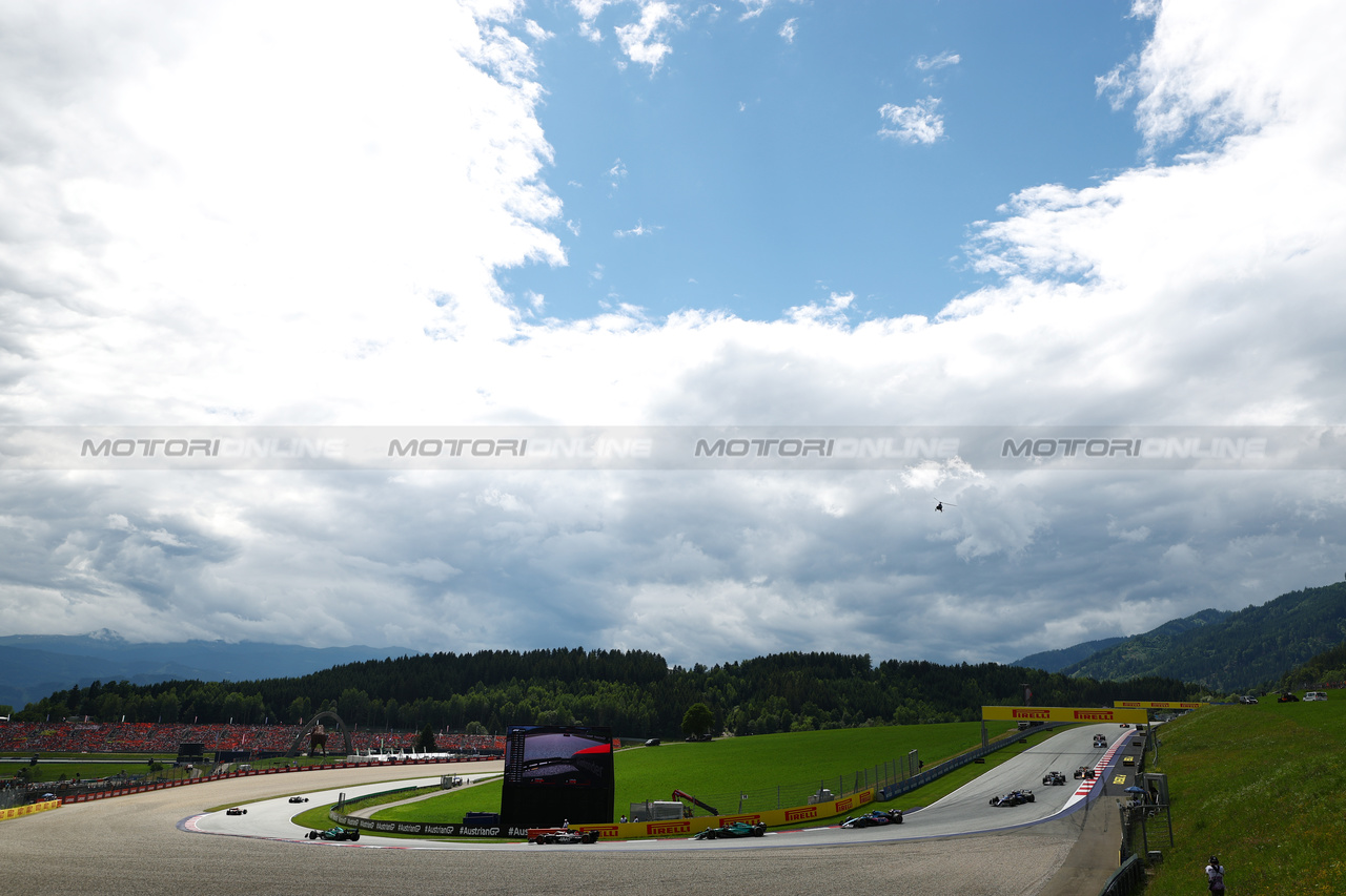 GP AUSTRIA, Fernando Alonso (ESP) Aston Martin F1 Team AMR23 davanti a Nico Hulkenberg (GER) Haas VF-23 e Lance Stroll (CDN) Aston Martin F1 Team AMR23.

02.07.2023. Formula 1 World Championship, Rd 10, Austrian Grand Prix, Spielberg, Austria, Gara Day.

 - www.xpbimages.com, EMail: requests@xpbimages.com © Copyright: Coates / XPB Images
