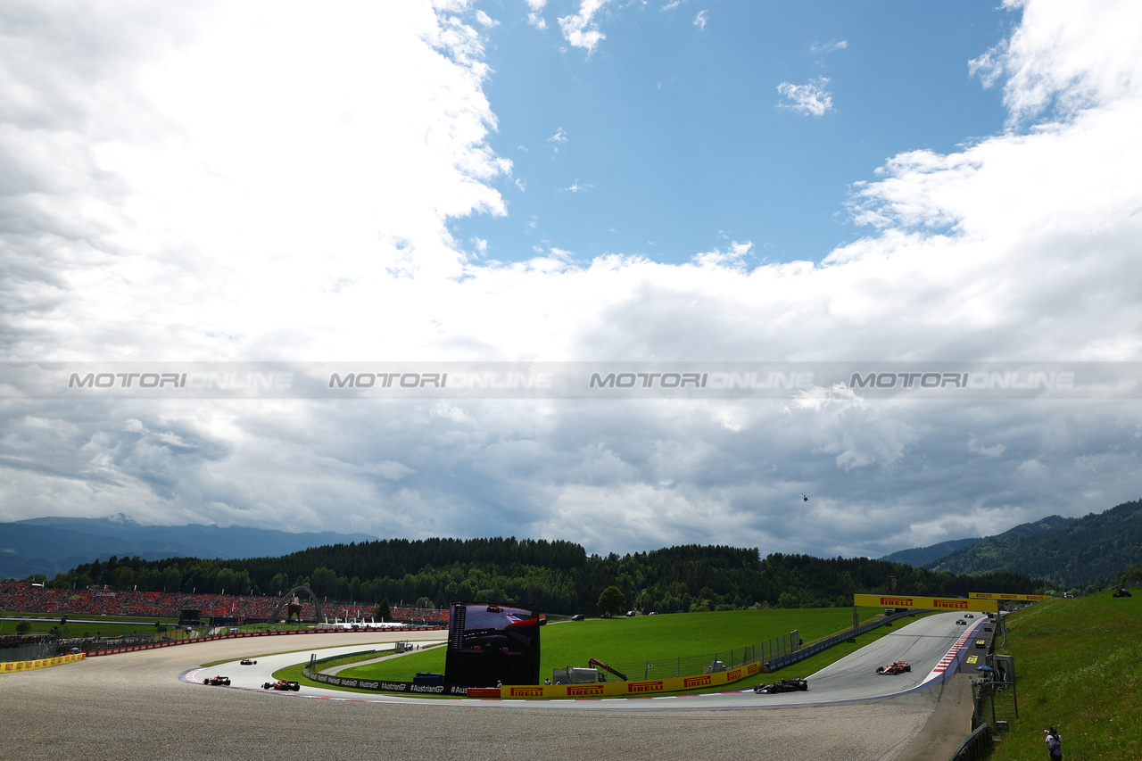 GP AUSTRIA, Max Verstappen (NLD) Red Bull Racing RB19 davanti a the race.

02.07.2023. Formula 1 World Championship, Rd 10, Austrian Grand Prix, Spielberg, Austria, Gara Day.

 - www.xpbimages.com, EMail: requests@xpbimages.com © Copyright: Coates / XPB Images