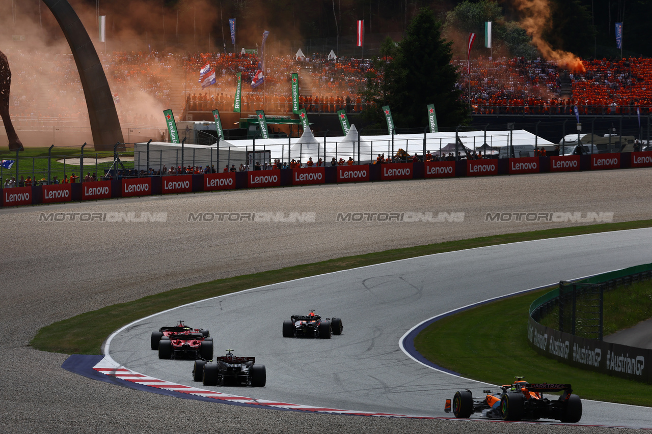 GP AUSTRIA, Max Verstappen (NLD) Red Bull Racing RB19 davanti a at the partenza of the race.

02.07.2023. Formula 1 World Championship, Rd 10, Austrian Grand Prix, Spielberg, Austria, Gara Day.

 - www.xpbimages.com, EMail: requests@xpbimages.com © Copyright: Coates / XPB Images