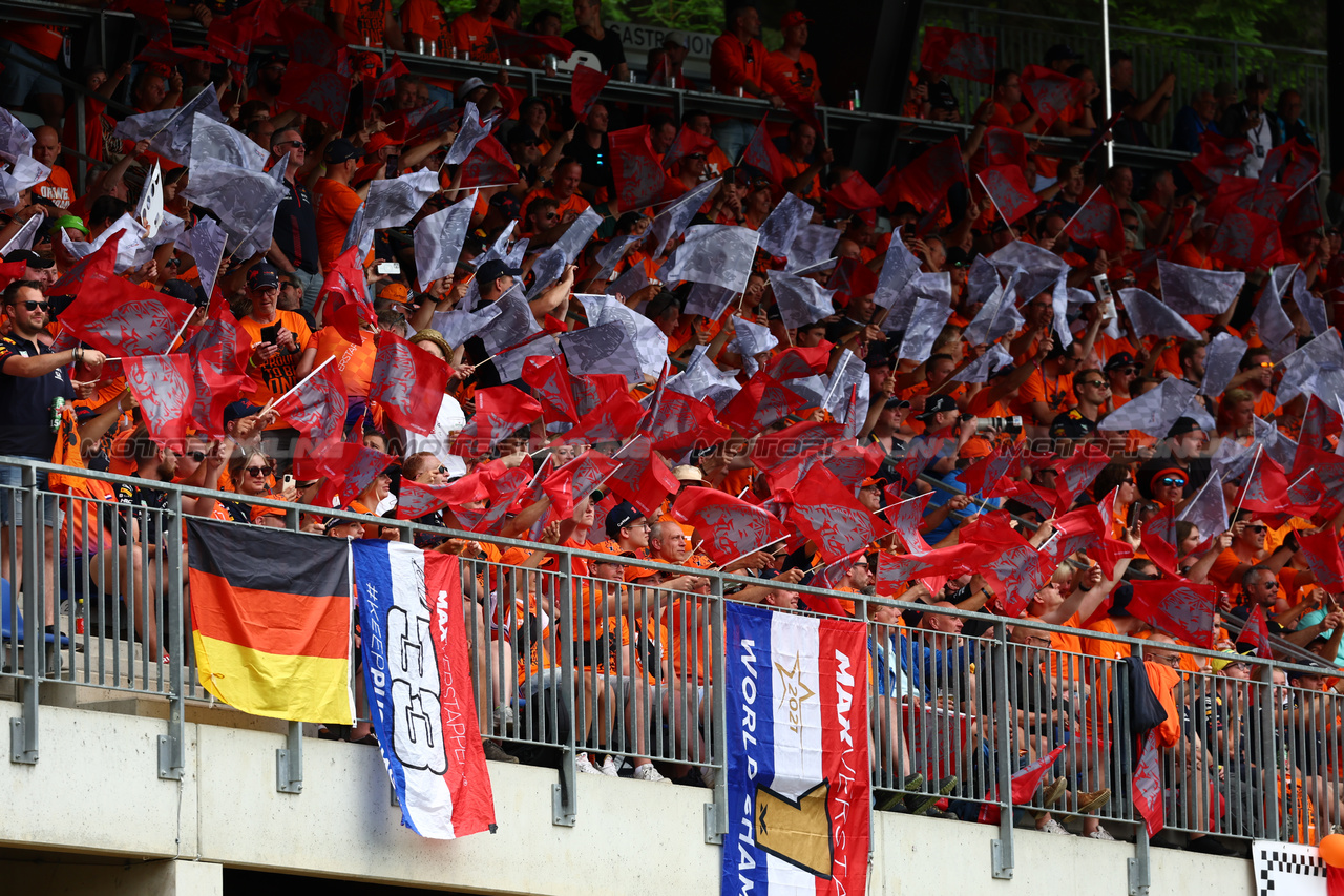 GP AUSTRIA, Circuit Atmosfera - fans in the grandstand.

02.07.2023. Formula 1 World Championship, Rd 10, Austrian Grand Prix, Spielberg, Austria, Gara Day.

 - www.xpbimages.com, EMail: requests@xpbimages.com © Copyright: Coates / XPB Images