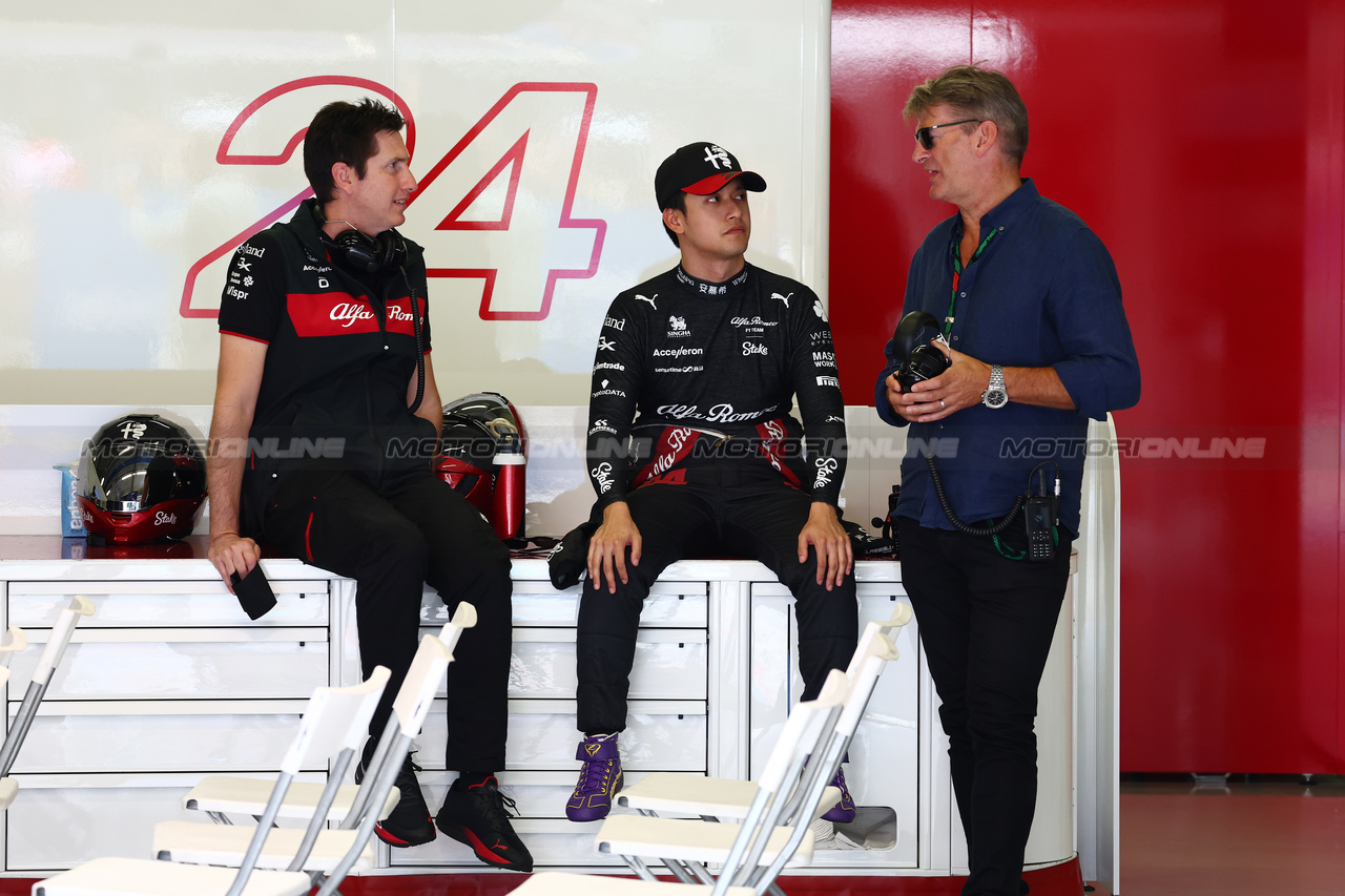 GP AUSTRIA, Zhou Guanyu (CHN) Alfa Romeo F1 Team with Graeme Lowdon (GBR).

02.07.2023. Formula 1 World Championship, Rd 10, Austrian Grand Prix, Spielberg, Austria, Gara Day.

 - www.xpbimages.com, EMail: requests@xpbimages.com © Copyright: Coates / XPB Images