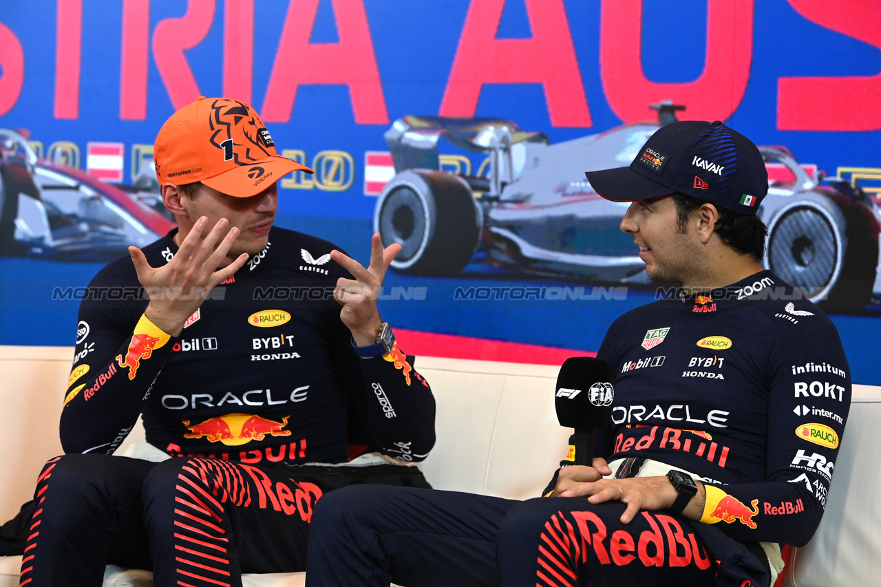 GP AUSTRIA, (L to R): Max Verstappen (NLD) Red Bull Racing e Sergio Perez (MEX) Red Bull Racing in the post race FIA Press Conference.

02.07.2023. Formula 1 World Championship, Rd 10, Austrian Grand Prix, Spielberg, Austria, Gara Day.

- www.xpbimages.com, EMail: requests@xpbimages.com © Copyright: XPB Images