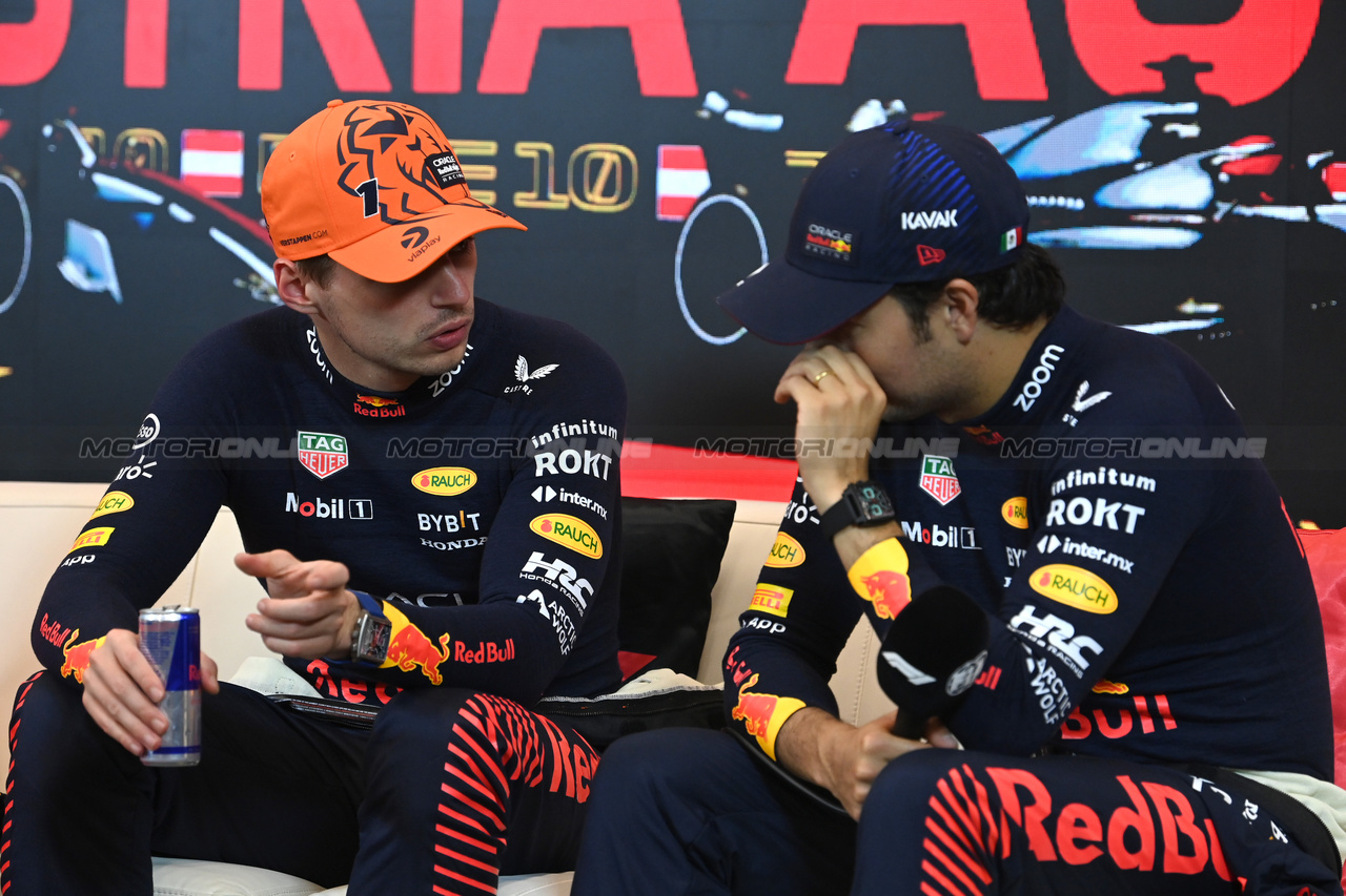 GP AUSTRIA, (L to R): Max Verstappen (NLD) Red Bull Racing e Sergio Perez (MEX) Red Bull Racing in the post race FIA Press Conference.

02.07.2023. Formula 1 World Championship, Rd 10, Austrian Grand Prix, Spielberg, Austria, Gara Day.

- www.xpbimages.com, EMail: requests@xpbimages.com © Copyright: XPB Images