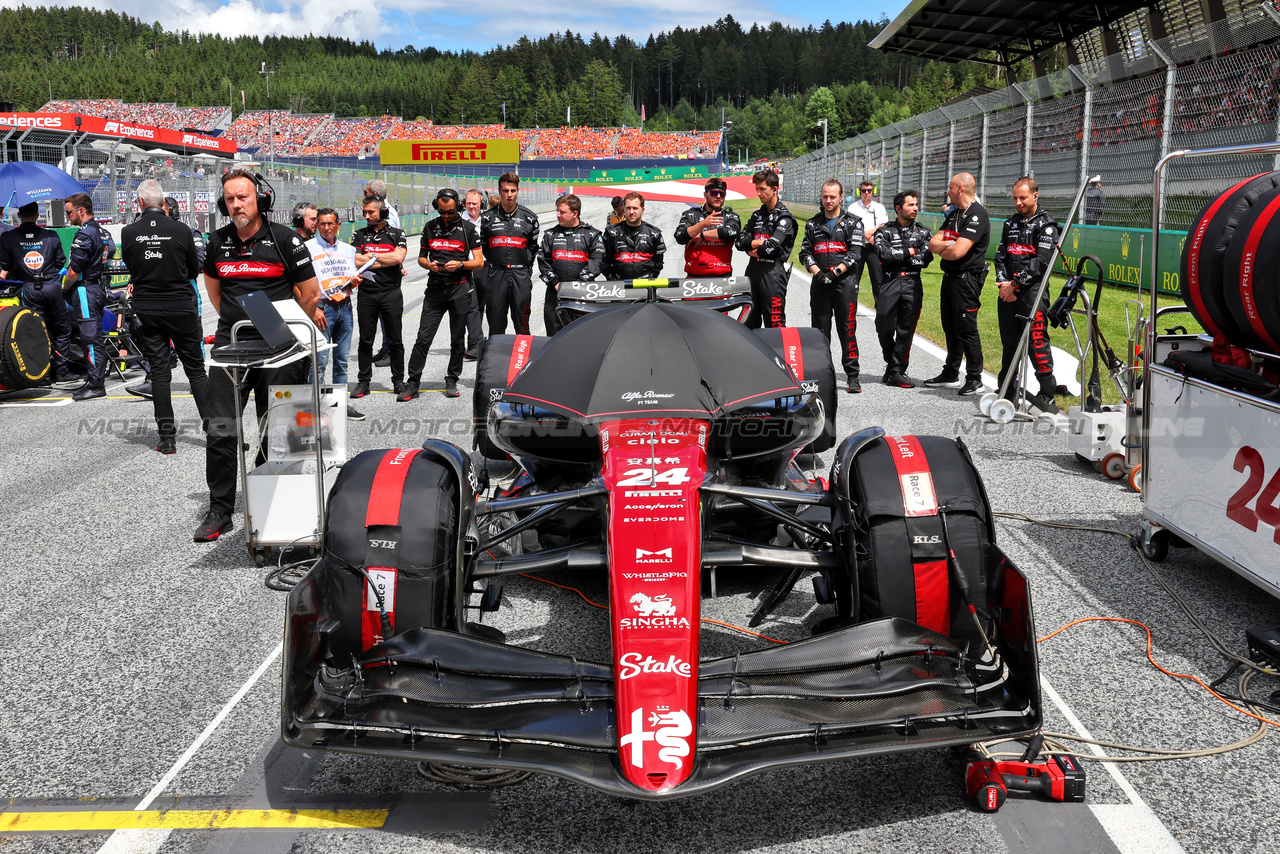 GP AUSTRIA, Alfa Romeo F1 Team C43 of Zhou Guanyu (CHN) Alfa Romeo F1 Team on the grid.

02.07.2023. Formula 1 World Championship, Rd 10, Austrian Grand Prix, Spielberg, Austria, Gara Day.

- www.xpbimages.com, EMail: requests@xpbimages.com © Copyright: Batchelor / XPB Images