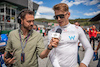 GP AUSTRIA, Logan Sargeant (USA) Williams Racing with Chris Medland (GBR) Journalist on the grid.
02.07.2023. Formula 1 World Championship, Rd 10, Austrian Grand Prix, Spielberg, Austria, Gara Day.
- www.xpbimages.com, EMail: requests@xpbimages.com © Copyright: Bearne / XPB Images