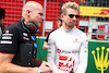 GP AUSTRIA, (L to R): Gary Gannon (GBR) Haas F1 Team Gara Engineer with Nico Hulkenberg (GER) Haas F1 Team on the grid.
02.07.2023. Formula 1 World Championship, Rd 10, Austrian Grand Prix, Spielberg, Austria, Gara Day.
 - www.xpbimages.com, EMail: requests@xpbimages.com © Copyright: Coates / XPB Images