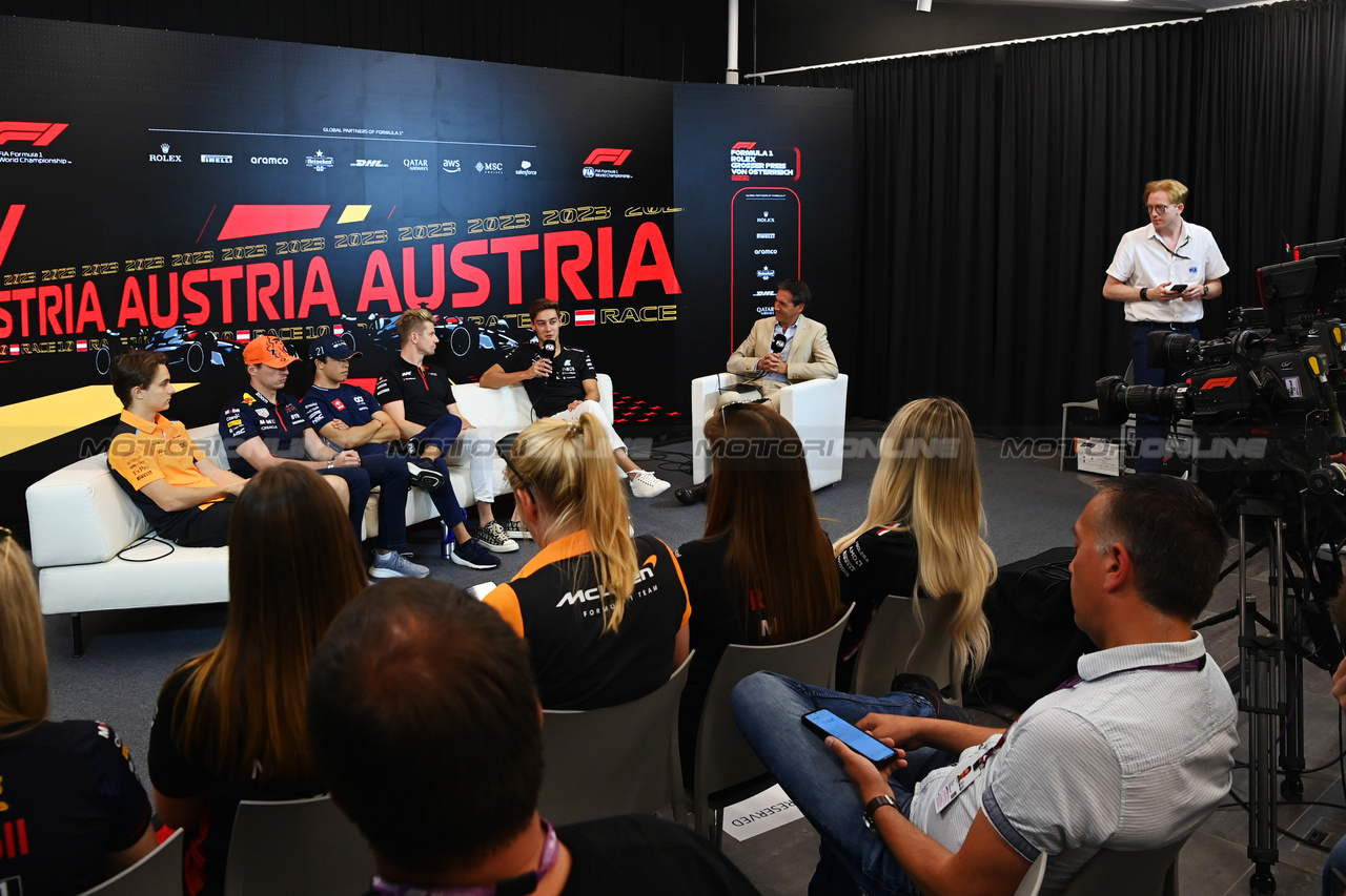 GP AUSTRIA, (L to R): Oscar Piastri (AUS) McLaren; Max Verstappen (NLD) Red Bull Racing; Nyck de Vries (NLD) AlphaTauri; Nico Hulkenberg (GER) Haas F1 Team; e George Russell (GBR) Mercedes AMG F1, in the FIA Press Conference.

29.06.2023. Formula 1 World Championship, Rd 10, Austrian Grand Prix, Spielberg, Austria, Preparation Day.

- www.xpbimages.com, EMail: requests@xpbimages.com © Copyright: XPB Images