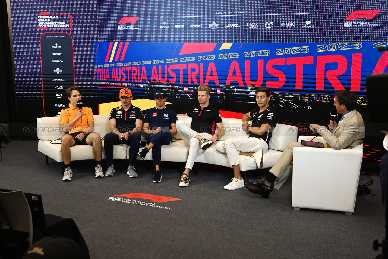 GP AUSTRIA, (L to R): Oscar Piastri (AUS) McLaren; Max Verstappen (NLD) Red Bull Racing; Nyck de Vries (NLD) AlphaTauri; Nico Hulkenberg (GER) Haas F1 Team; e George Russell (GBR) Mercedes AMG F1, in the FIA Press Conference.

29.06.2023. Formula 1 World Championship, Rd 10, Austrian Grand Prix, Spielberg, Austria, Preparation Day.

- www.xpbimages.com, EMail: requests@xpbimages.com © Copyright: XPB Images