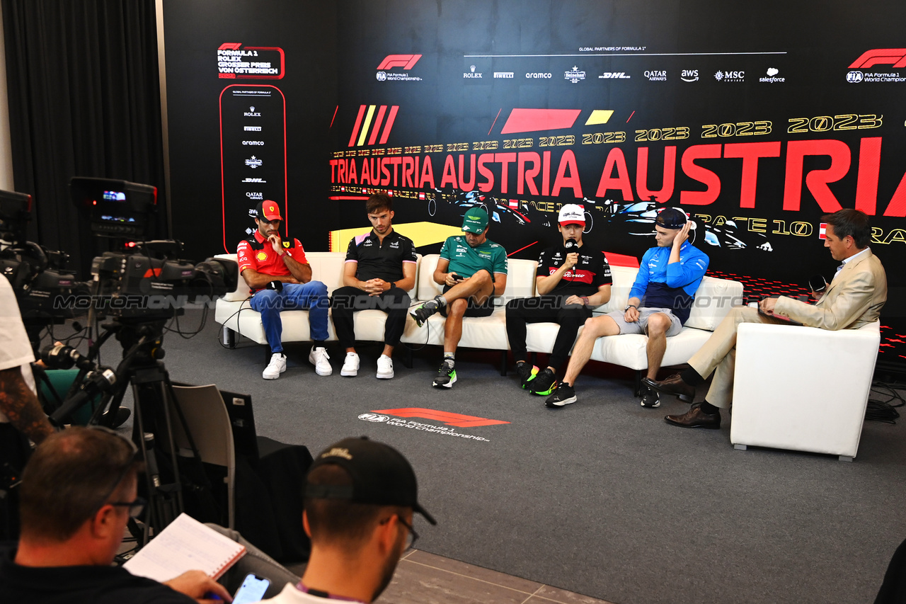 GP AUSTRIA, (L to R): Carlos Sainz Jr (ESP) Ferrari; Pierre Gasly (FRA) Alpine F1 Team; Fernando Alonso (ESP) Aston Martin F1 Team; Zhou Guanyu (CHN) Alfa Romeo F1 Team; e Logan Sargeant (USA) Williams Racing, in the FIA Press Conference.

29.06.2023. Formula 1 World Championship, Rd 10, Austrian Grand Prix, Spielberg, Austria, Preparation Day.

- www.xpbimages.com, EMail: requests@xpbimages.com © Copyright: XPB Images