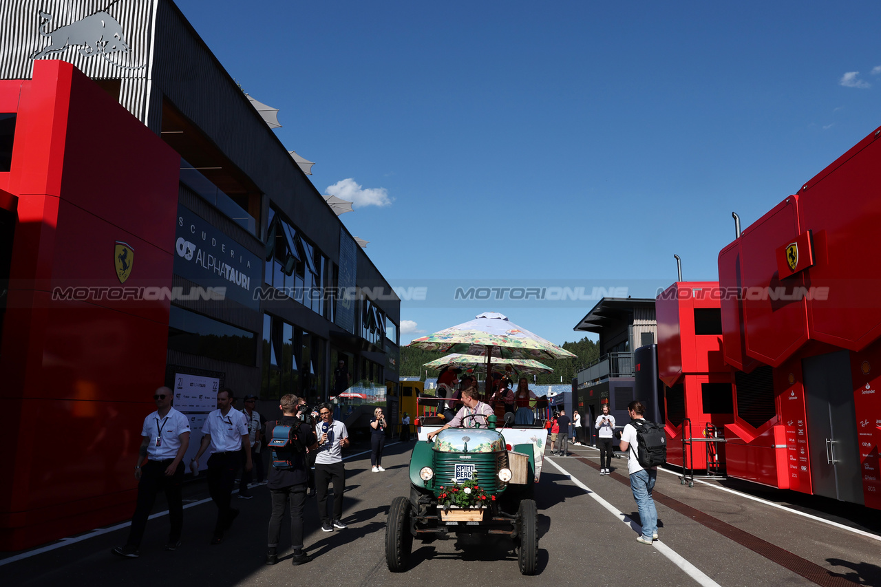 GP AUSTRIA, Paddock Atmosfera.

29.06.2023. Formula 1 World Championship, Rd 10, Austrian Grand Prix, Spielberg, Austria, Preparation Day.

- www.xpbimages.com, EMail: requests@xpbimages.com © Copyright: Moy / XPB Images