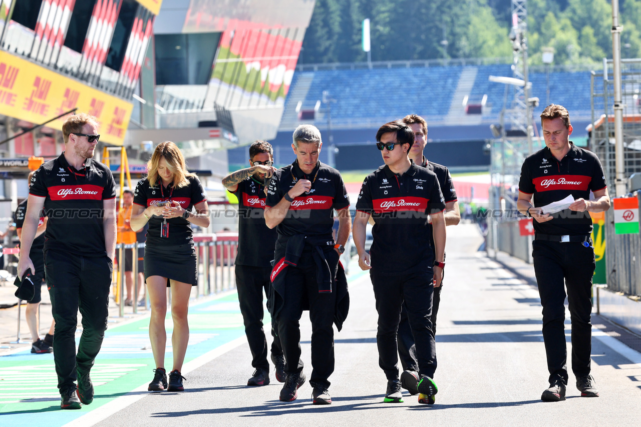 GP AUSTRIA, Zhou Guanyu (CHN) Alfa Romeo F1 Team walks the circuit with the team.

29.06.2023. Formula 1 World Championship, Rd 10, Austrian Grand Prix, Spielberg, Austria, Preparation Day.

- www.xpbimages.com, EMail: requests@xpbimages.com © Copyright: Batchelor / XPB Images