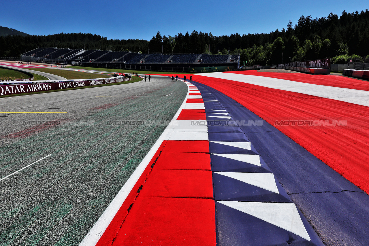 GP AUSTRIA, Circuit Atmosfera - kerb detail.

29.06.2023. Formula 1 World Championship, Rd 10, Austrian Grand Prix, Spielberg, Austria, Preparation Day.

- www.xpbimages.com, EMail: requests@xpbimages.com © Copyright: Moy / XPB Images