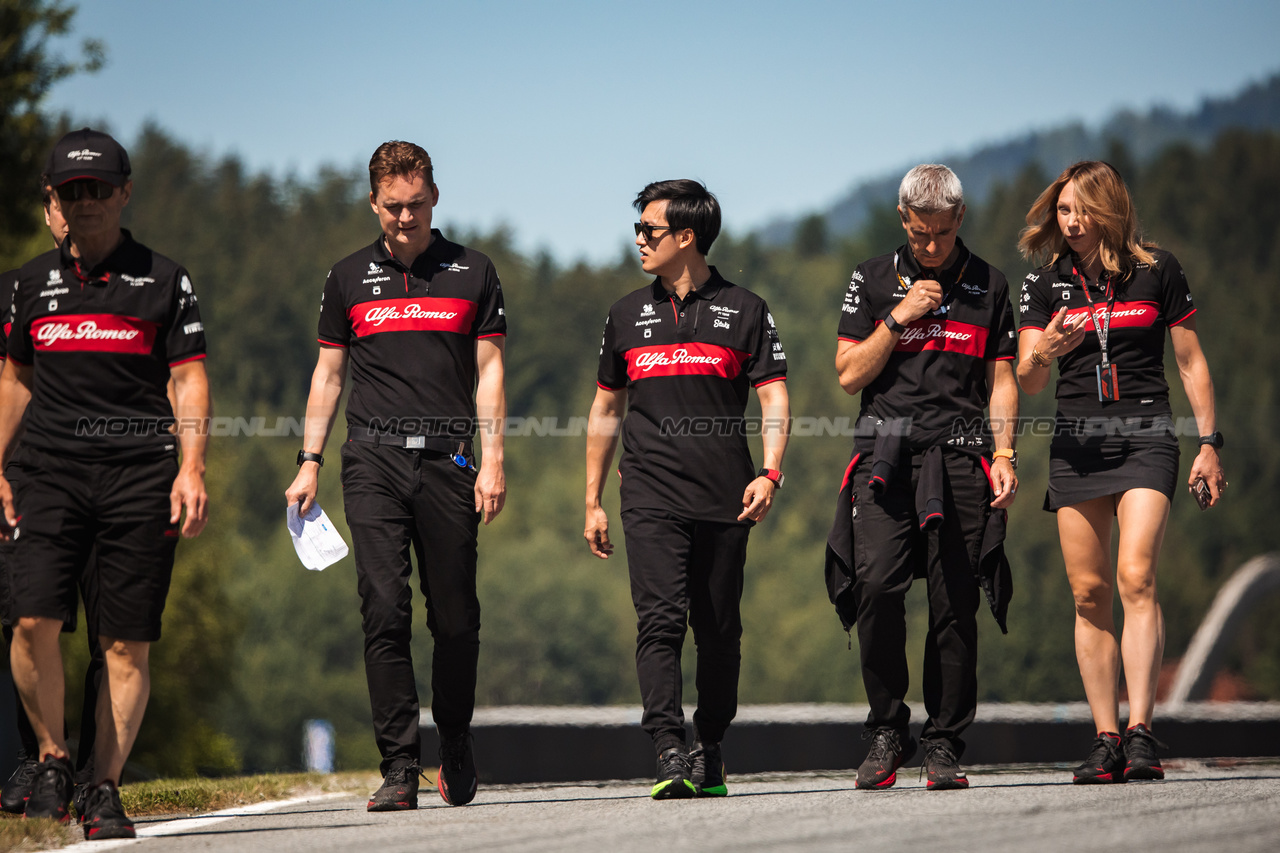 GP AUSTRIA, Zhou Guanyu (CHN) Alfa Romeo F1 Team walks the circuit with the team.

29.06.2023. Formula 1 World Championship, Rd 10, Austrian Grand Prix, Spielberg, Austria, Preparation Day.

- www.xpbimages.com, EMail: requests@xpbimages.com © Copyright: Bearne / XPB Images