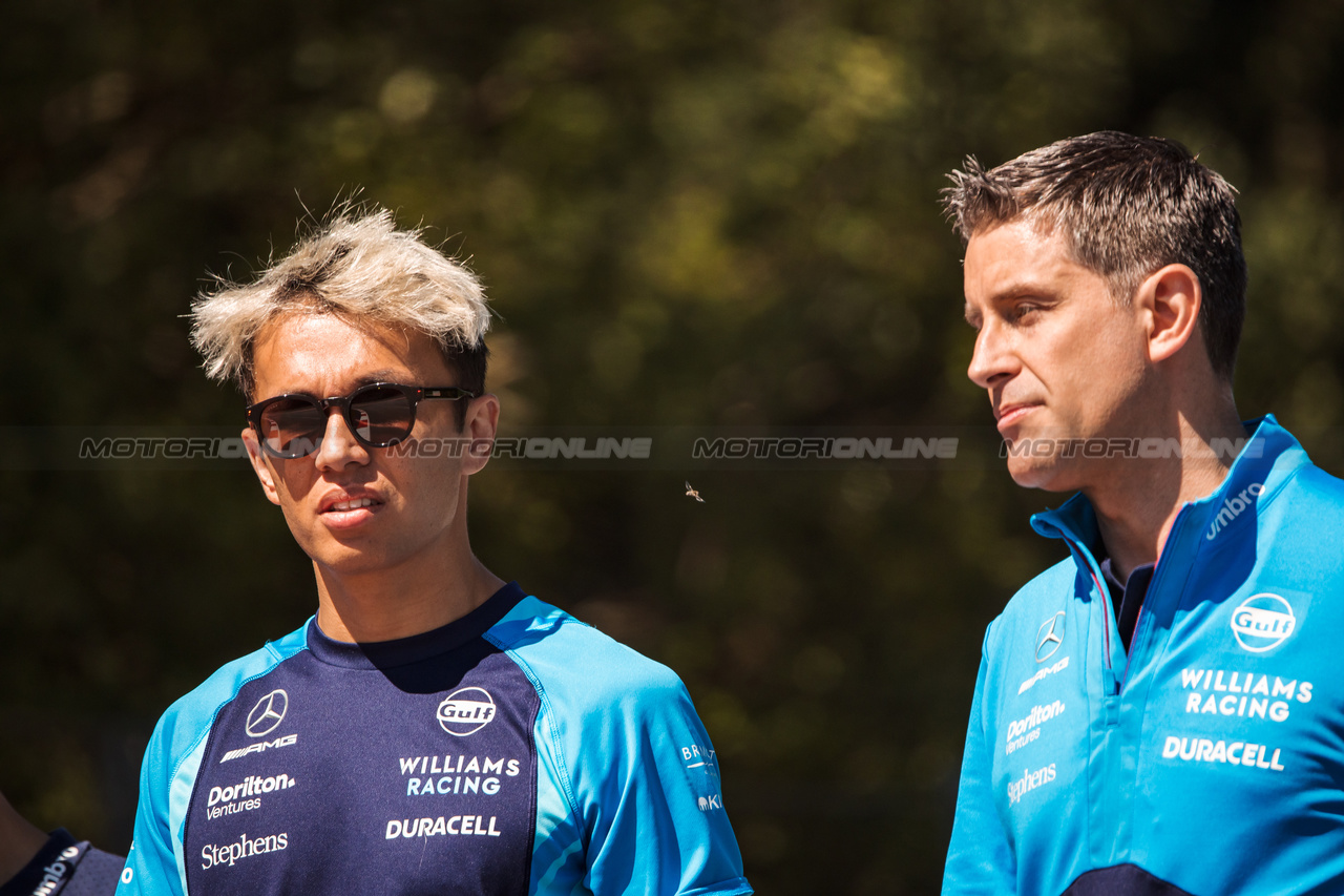 GP AUSTRIA, Alexander Albon (THA) Williams Racing walks the circuit with the team.

29.06.2023. Formula 1 World Championship, Rd 10, Austrian Grand Prix, Spielberg, Austria, Preparation Day.

- www.xpbimages.com, EMail: requests@xpbimages.com © Copyright: Bearne / XPB Images