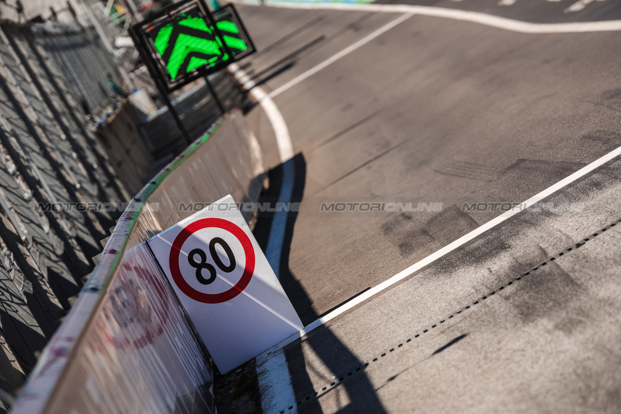 GP AUSTRIA, Circuit Atmosfera - pit exit speed limit board.

29.06.2023. Formula 1 World Championship, Rd 10, Austrian Grand Prix, Spielberg, Austria, Preparation Day.

- www.xpbimages.com, EMail: requests@xpbimages.com © Copyright: Bearne / XPB Images