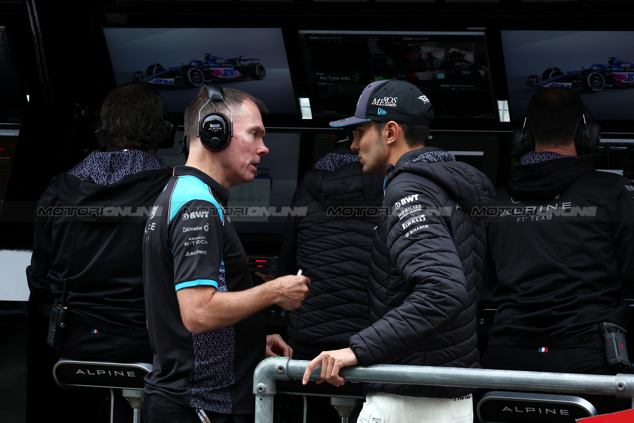 GP AUSTRIA, (L to R): Alan Permane (GBR) Alpine F1 Team Trackside Operations Director with Esteban Ocon (FRA) Alpine F1 Team.

01.07.2023. Formula 1 World Championship, Rd 10, Austrian Grand Prix, Spielberg, Austria, Sprint Day.

- www.xpbimages.com, EMail: requests@xpbimages.com © Copyright: Moy / XPB Images