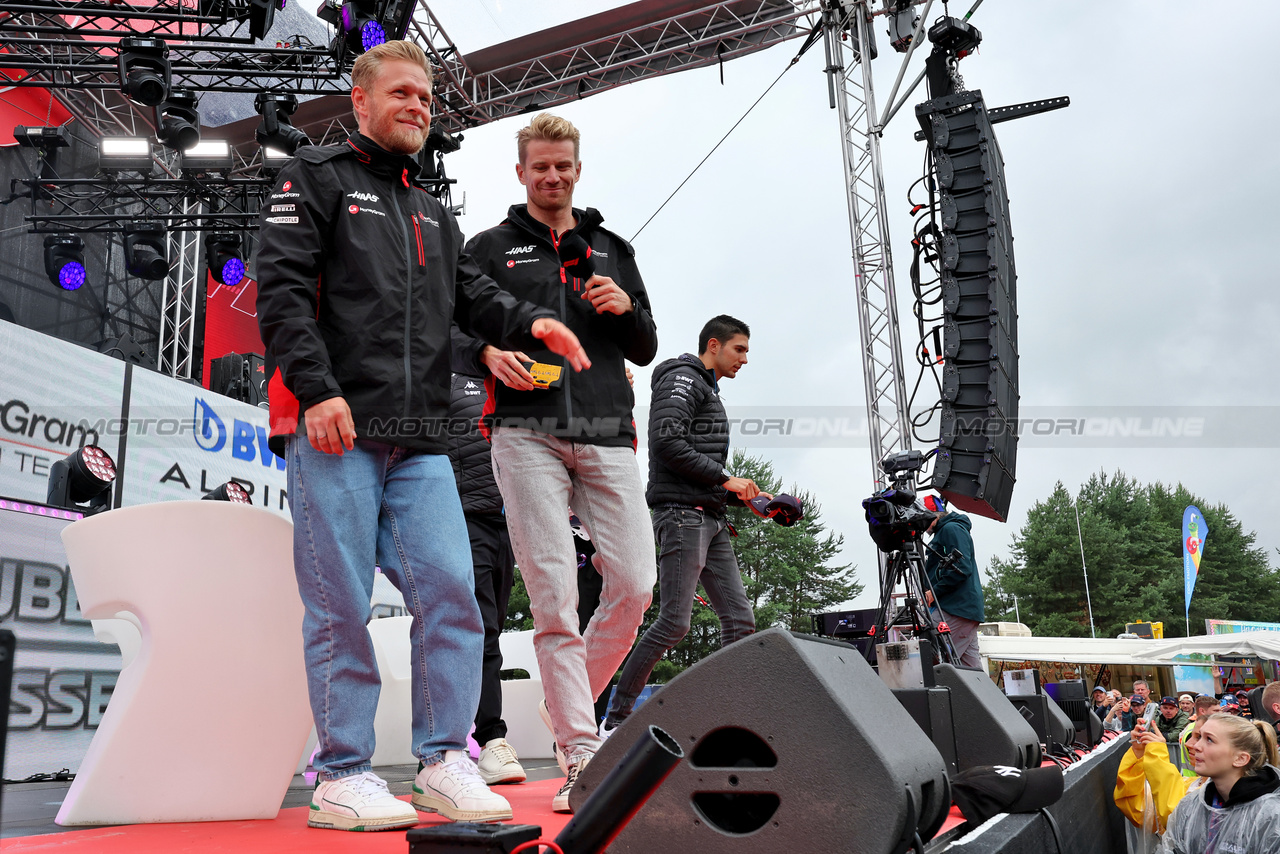 GP AUSTRIA, (L to R): Kevin Magnussen (DEN) Haas F1 Team e Nico Hulkenberg (GER) Haas F1 Team on the FanZone Stage.

01.07.2023. Formula 1 World Championship, Rd 10, Austrian Grand Prix, Spielberg, Austria, Sprint Day.

- www.xpbimages.com, EMail: requests@xpbimages.com © Copyright: Moy / XPB Images