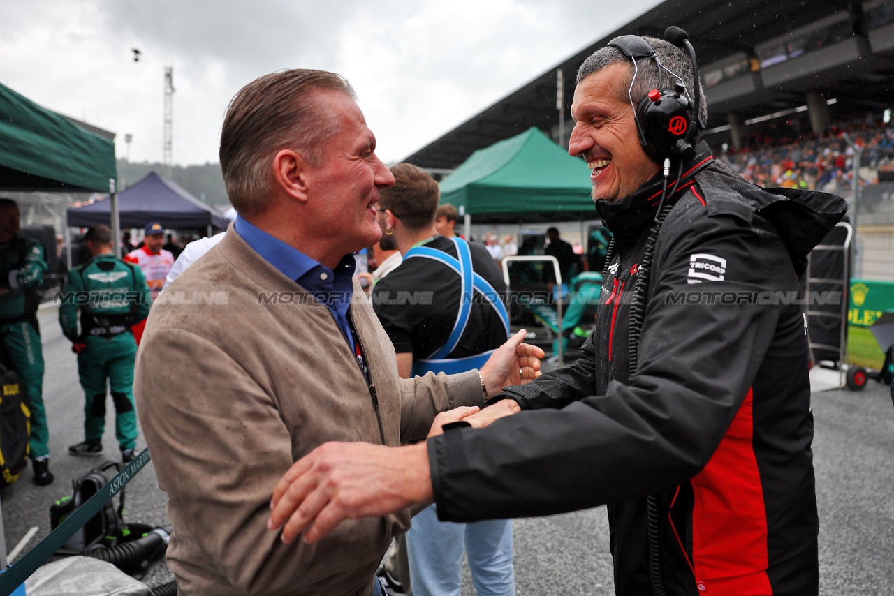 GP AUSTRIA, (L to R): Jos Verstappen (NLD) with Guenther Steiner (ITA) Haas F1 Team Prinicipal on the grid.

01.07.2023. Formula 1 World Championship, Rd 10, Austrian Grand Prix, Spielberg, Austria, Sprint Day.

- www.xpbimages.com, EMail: requests@xpbimages.com © Copyright: Batchelor / XPB Images