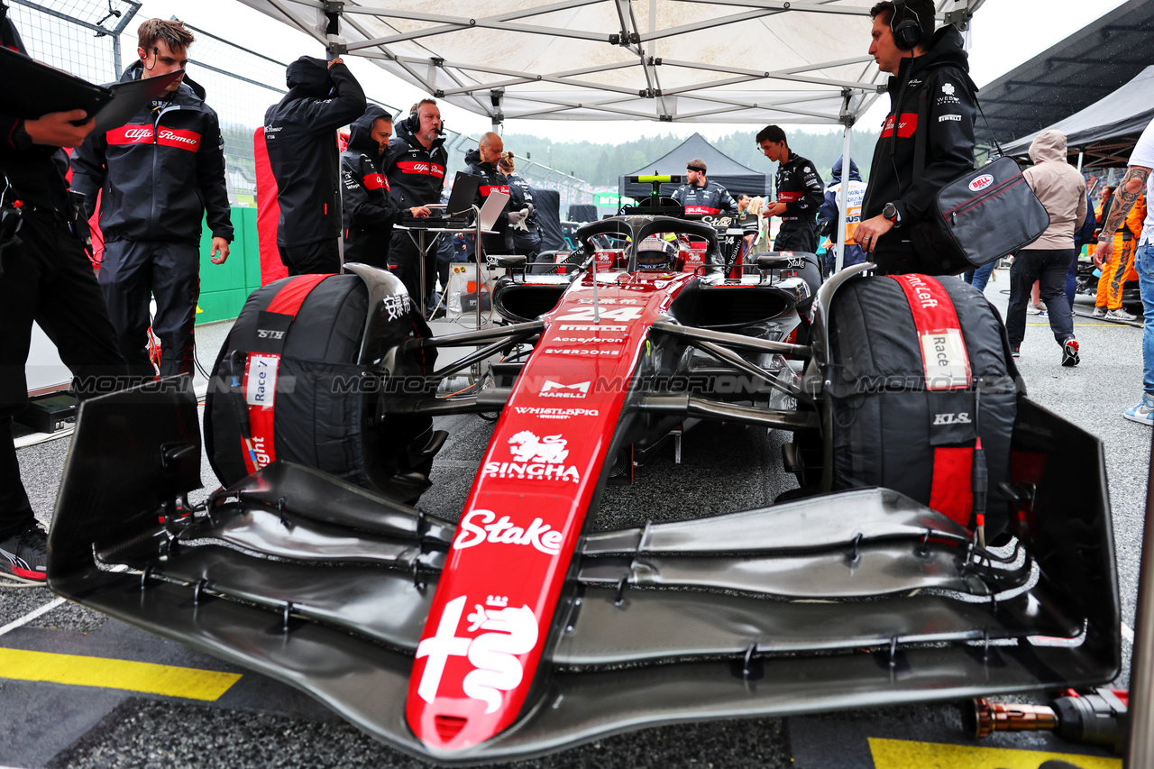 GP AUSTRIA, Zhou Guanyu (CHN) Alfa Romeo F1 Team C43 on the grid.

01.07.2023. Formula 1 World Championship, Rd 10, Austrian Grand Prix, Spielberg, Austria, Sprint Day.

- www.xpbimages.com, EMail: requests@xpbimages.com © Copyright: Batchelor / XPB Images