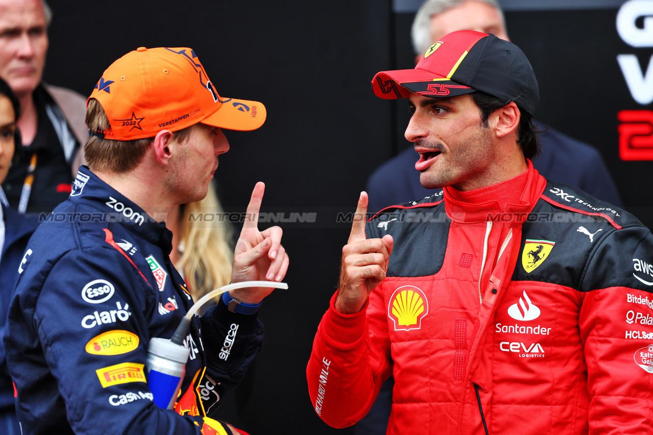 GP AUSTRIA, (L to R): vincitore Max Verstappen (NLD) Red Bull Racing with third placed Carlos Sainz Jr (ESP) Ferrari in parc ferme.

01.07.2023. Formula 1 World Championship, Rd 10, Austrian Grand Prix, Spielberg, Austria, Sprint Day.

- www.xpbimages.com, EMail: requests@xpbimages.com © Copyright: Batchelor / XPB Images