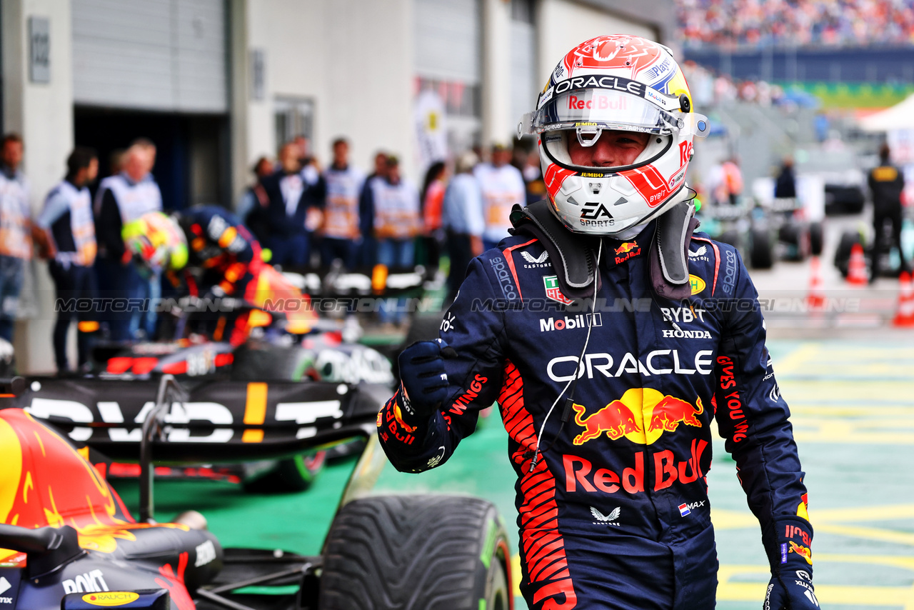 GP AUSTRIA, Gara winner Max Verstappen (NLD) Red Bull Racing celebrates in parc ferme.

01.07.2023. Formula 1 World Championship, Rd 10, Austrian Grand Prix, Spielberg, Austria, Sprint Day.

- www.xpbimages.com, EMail: requests@xpbimages.com © Copyright: Batchelor / XPB Images