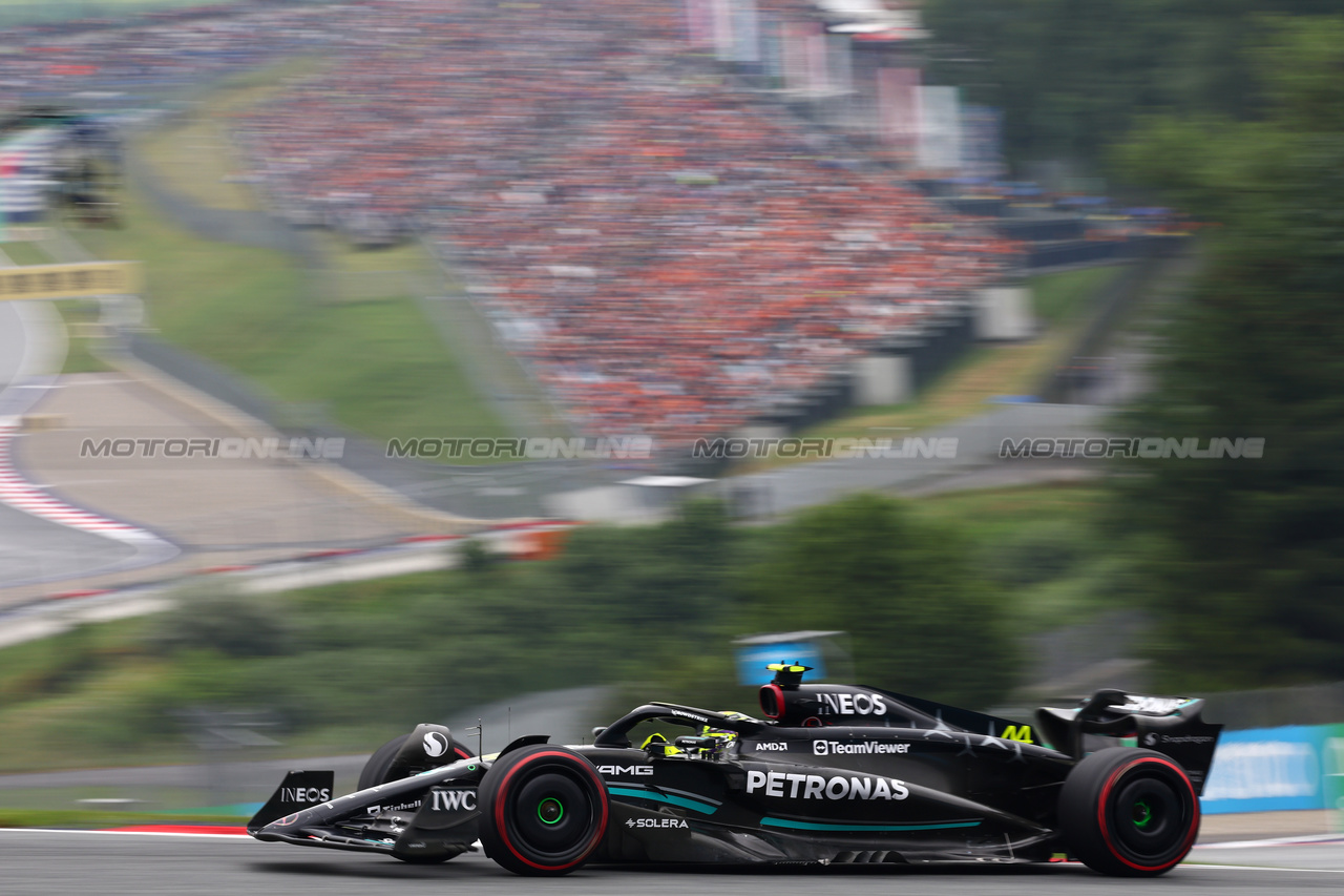 GP AUSTRIA, Lewis Hamilton (GBR) Mercedes AMG F1 W14.

01.07.2023. Formula 1 World Championship, Rd 10, Austrian Grand Prix, Spielberg, Austria, Sprint Day.

- www.xpbimages.com, EMail: requests@xpbimages.com © Copyright: Batchelor / XPB Images