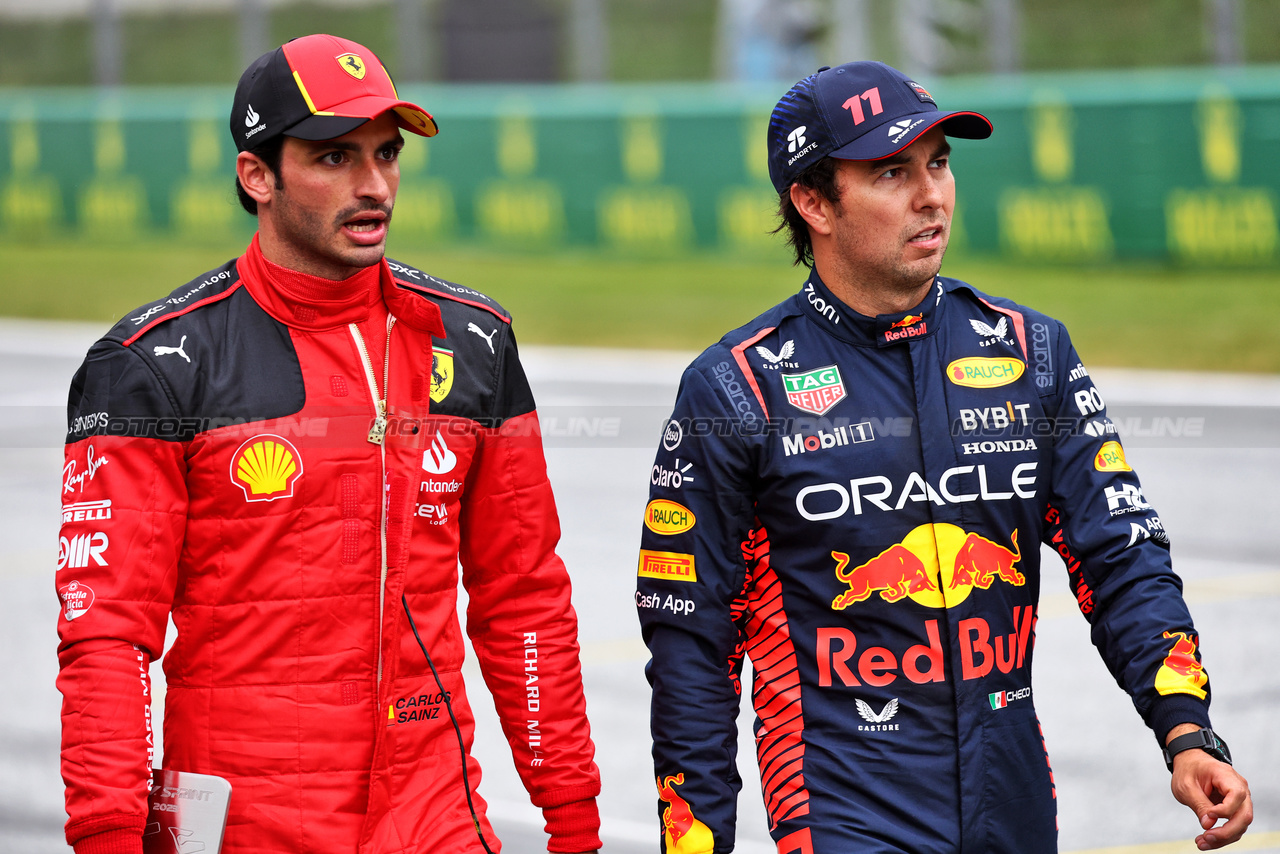 GP AUSTRIA, (L to R): Carlos Sainz Jr (ESP) Ferrari with Sergio Perez (MEX) Red Bull Racing in Sprint parc ferme.

01.07.2023. Formula 1 World Championship, Rd 10, Austrian Grand Prix, Spielberg, Austria, Sprint Day.

- www.xpbimages.com, EMail: requests@xpbimages.com © Copyright: Batchelor / XPB Images