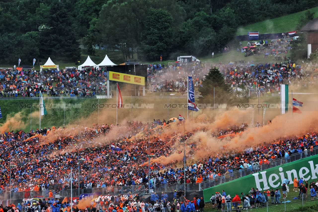 GP AUSTRIA, Circuit Atmosfera - fans with flares in the grandstand.

01.07.2023. Formula 1 World Championship, Rd 10, Austrian Grand Prix, Spielberg, Austria, Sprint Day.

- www.xpbimages.com, EMail: requests@xpbimages.com © Copyright: Moy / XPB Images