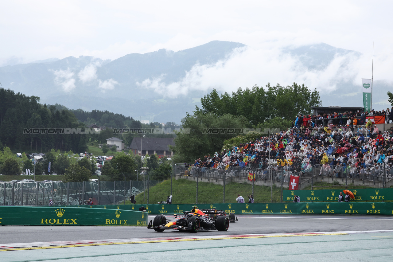 GP AUSTRIA, Sergio Perez (MEX) Red Bull Racing RB19.

01.07.2023. Formula 1 World Championship, Rd 10, Austrian Grand Prix, Spielberg, Austria, Sprint Day.

- www.xpbimages.com, EMail: requests@xpbimages.com © Copyright: Moy / XPB Images