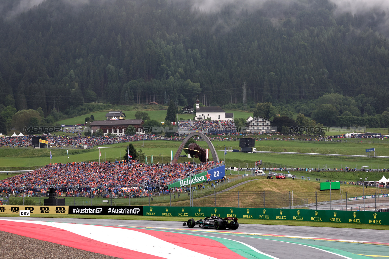 GP AUSTRIA, Lewis Hamilton (GBR) Mercedes AMG F1 W14.

01.07.2023. Formula 1 World Championship, Rd 10, Austrian Grand Prix, Spielberg, Austria, Sprint Day.

- www.xpbimages.com, EMail: requests@xpbimages.com © Copyright: Moy / XPB Images